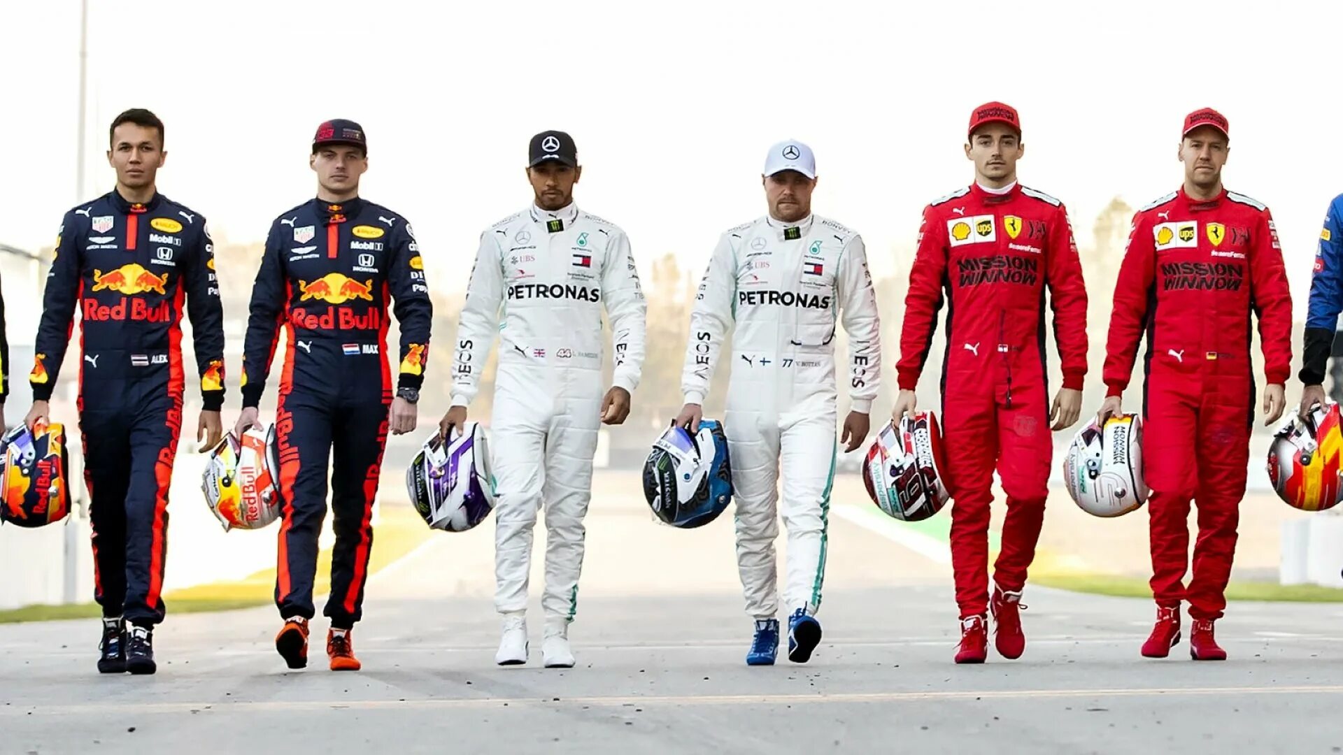 Формула 1 первый этап. Льюис Хэмилтон и Фернандо Алонсо 2023. Шлемы гонщиков ред Булл ф1. Льюис Хэмилтон ф1. Sebastian Vettel Hamilton Alonso.