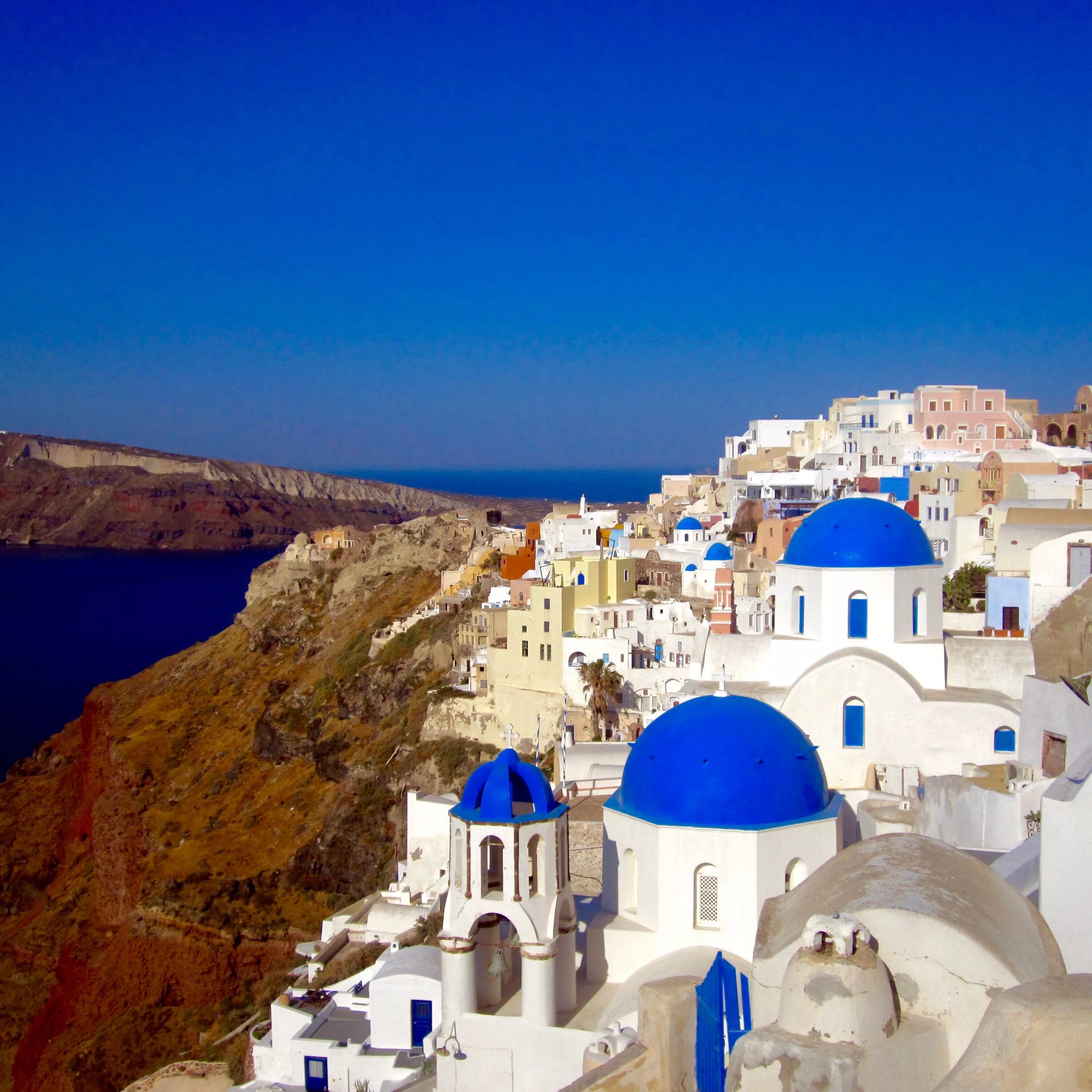 Само на греческом. Санторини Греция. Афины Греция. Греция белый город Санторини. Остров в Греции с белыми домами.
