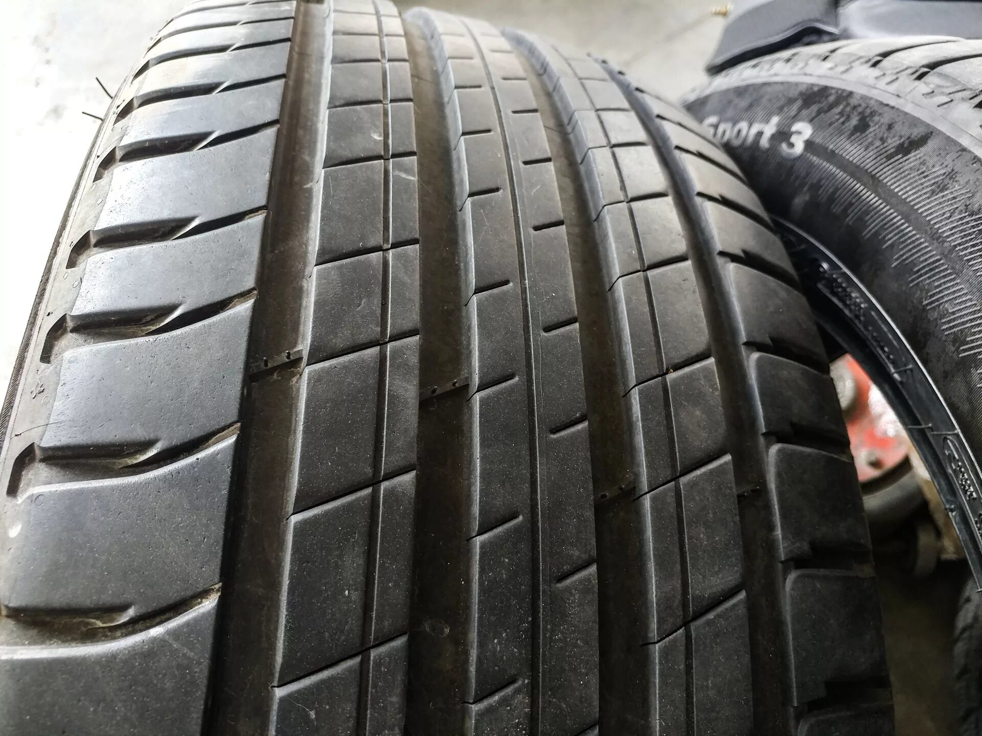 Резина michelin latitude sport. Мишлен Латитьюд спорт 3. Michelin Latitude Sport 3 235/55r19 105v. Мишлен Латитьюд спорт 3 235/55/19 глубина протектора. Мишлен Latitude Sport 3 275/50/20 глубина протектора.