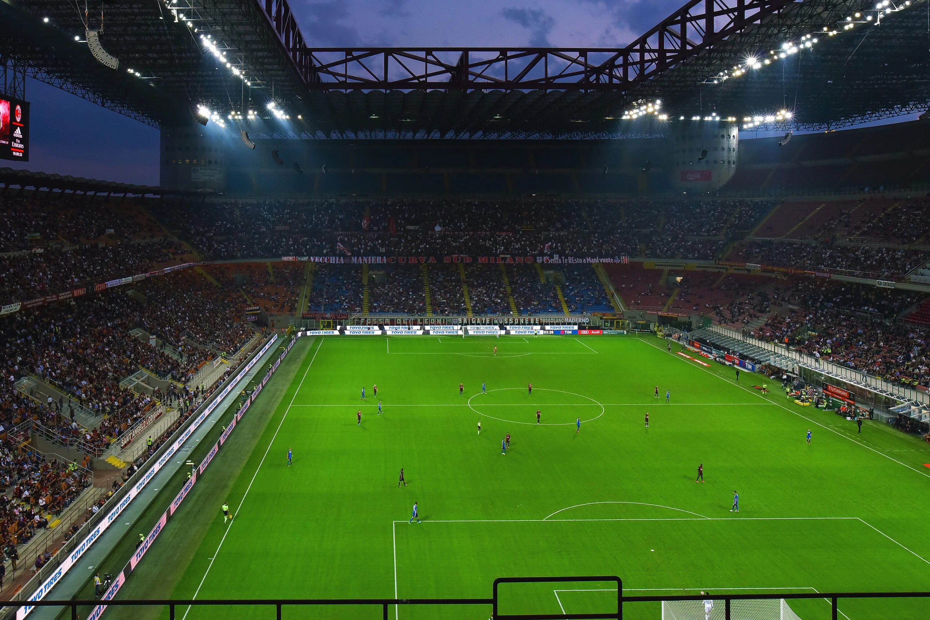 Где играет какой стадионе. San Siro Stadium 2022. Футбольный стадион Сан Сиро ворота.