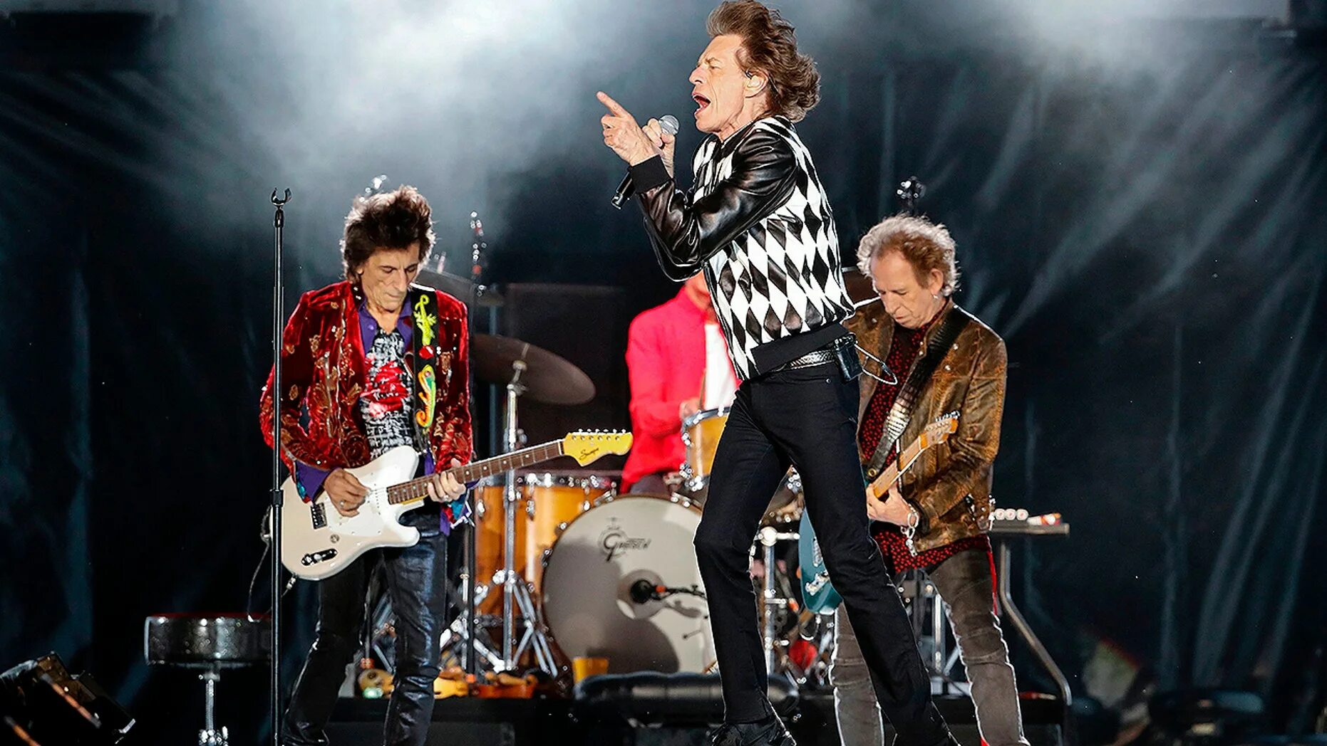 Rolling stones клипы. The Rolling Stones. Барабанщик группы Роллинг стоунз. Rolling Stones фото. Роллинг стоунз день рождения.