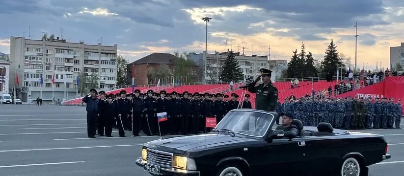 Снял парад. Площадь Куйбышева Самара парад 2023. Парад 9 мая Самара. Площадь Куйбышева парад Победы Самара 2022 Майданов. Репетиция парада в Самаре 2022 7 мая.