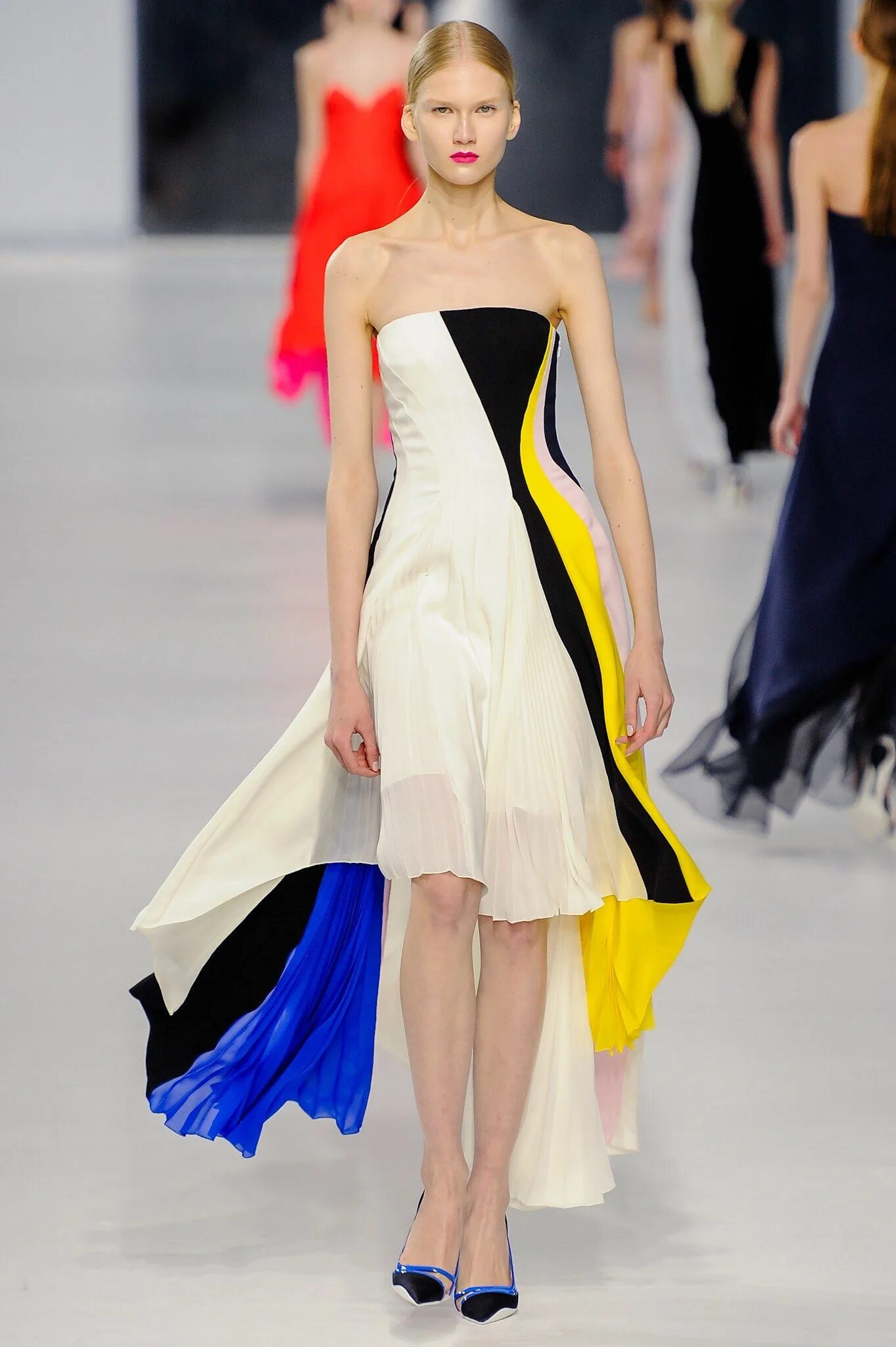 Dior 2014. Кристиан диор ресорт 2014. показ кристиан диор круизная коллекция. платья 2014 кристиан диор. платье диор круиз.