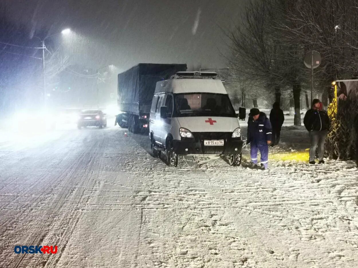 Погоня Оренбург Орск фура. Орск ДТП сегодня Тагильская. Авария в Орске сегодня на тагильской видео с камеры.