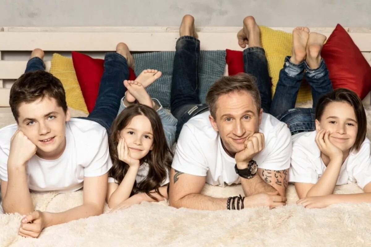 Оскар кучера с сыном. Юлия кучера. Оскар кучера фото с семьей. Оскар кучера. Алисия кучера.