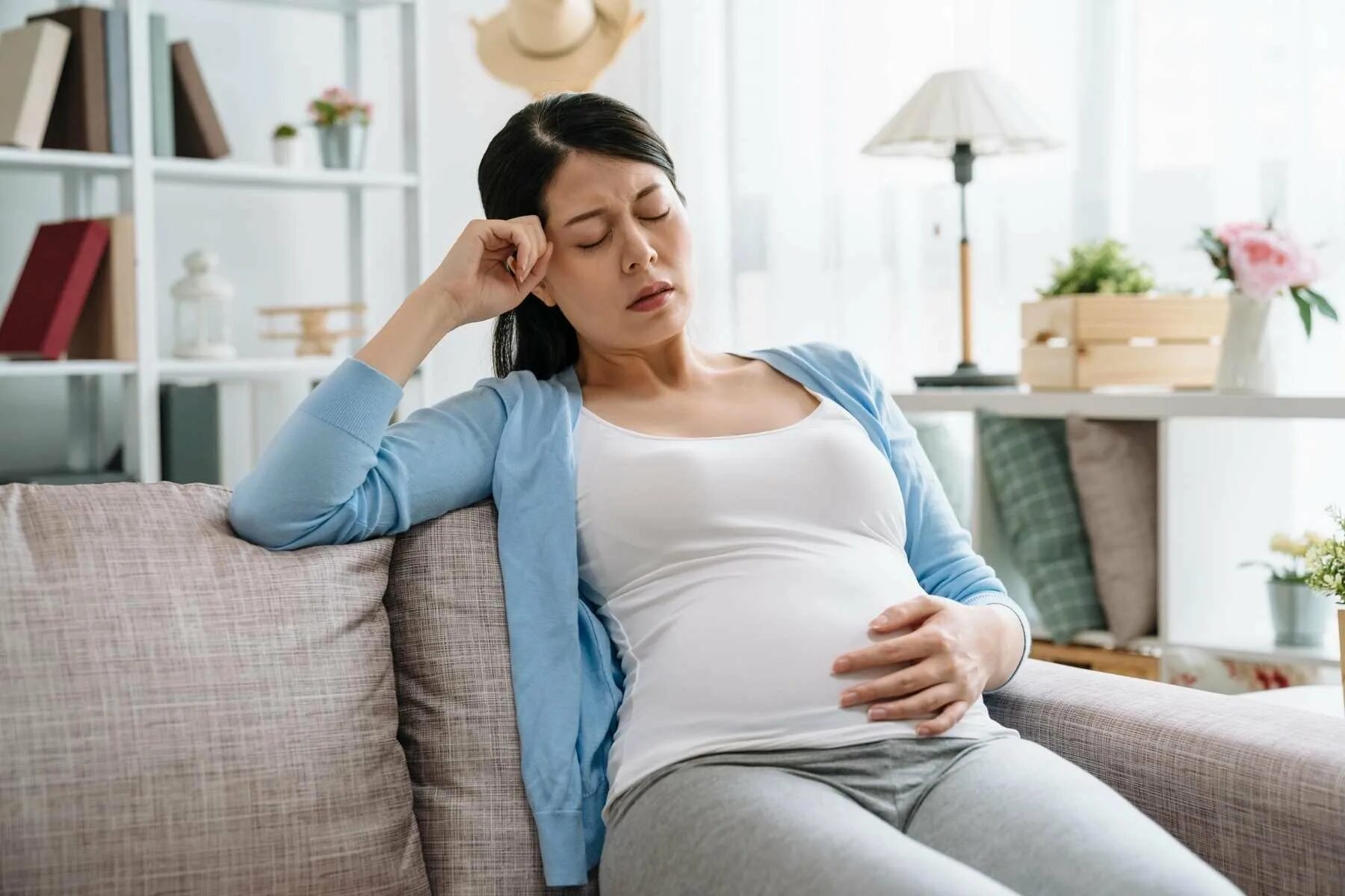 Проблемы беременности и родов. Беременные женщины в возрасте. Токсикоз беременных. Тошнота беременных.