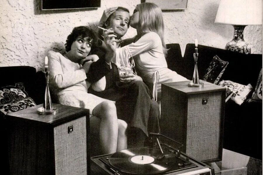 Кабаки и бабы доведут до цугундера. Виниловые пластинки 60-х годов. Реклама советских магнитофонов. Девушка аудиофил. Советские проигрыватели винила 70-х годов.