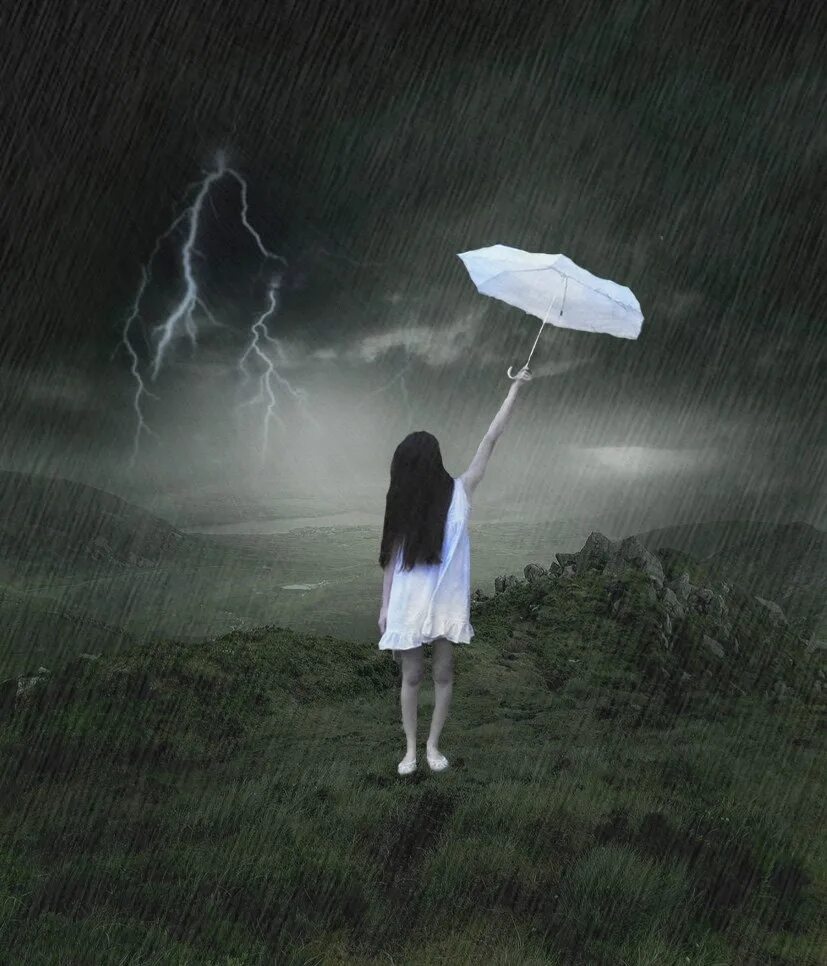 Когда дождик прошел и все вокруг засверкало. Девушка гроза. Девушка под дождем. Девочка под дождем. Девушка с зонтиком.