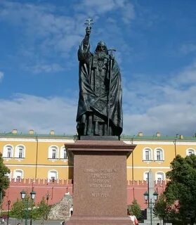 Памятник патриарху гермогену александровский сад