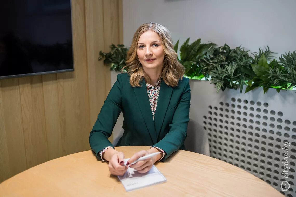 А 100 девелопмент завод. Жк депо минск цены на квартиры. 100%. Лого девелопмент компания. Комфорт логотип.