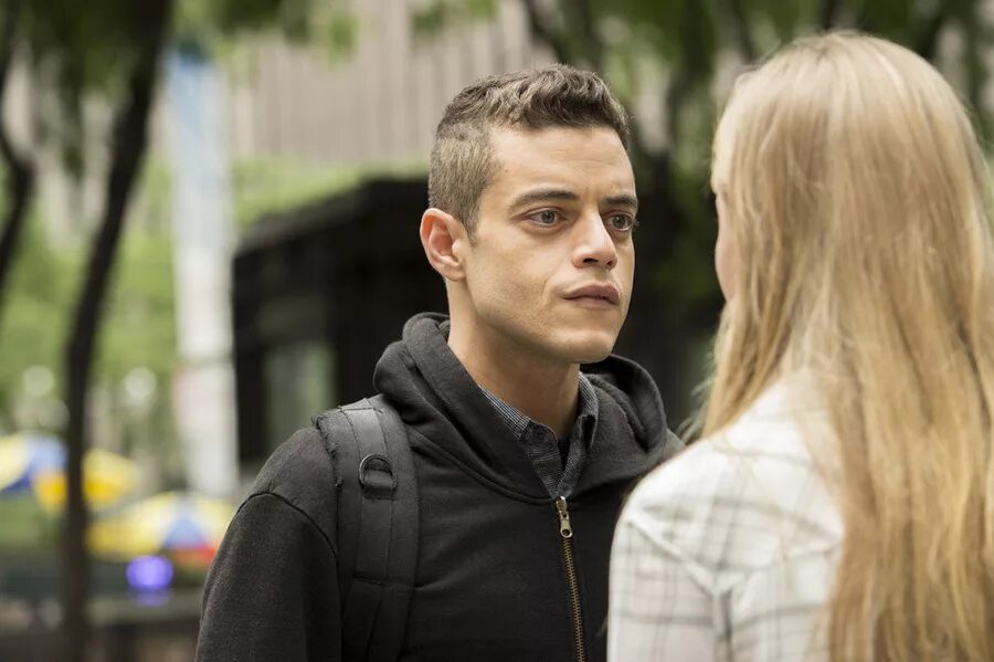 Mr robot 1. Рами малек mr robot. рами малек 2015. elliot mr robot.