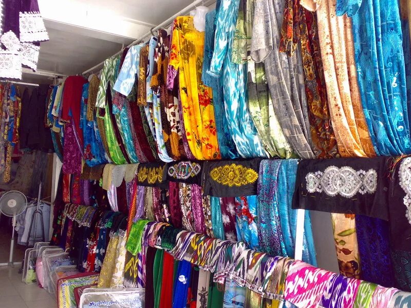 Таджик магазин. Ткань из Душанбе Корвон. Ткани Таджикистана. Магазин ткани для таджиков. Ткани в Таджикистане на рынке.