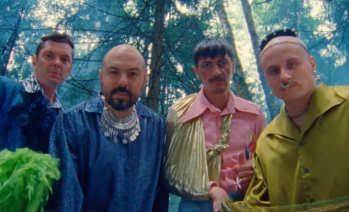 Вечеринка gif. На той вечеринке клип. У децла дома. На той вечеринке клип. Джесси маккартни и кэти петерсон.