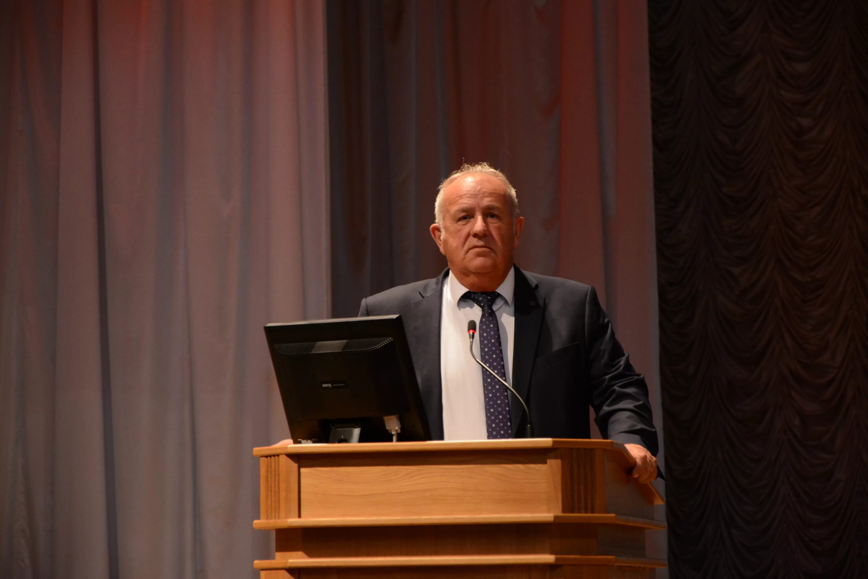 Выступает за кафедрой. М. Садовничий ректор. Выступление ректора мгу. Жданов егор сергеевич ннгасу.