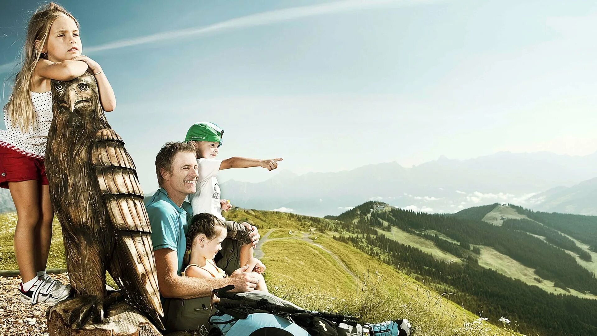 Программы для детей путешествия. Путешествие с семьей. Семья путешествует. Семья в горах. Туризм дети.