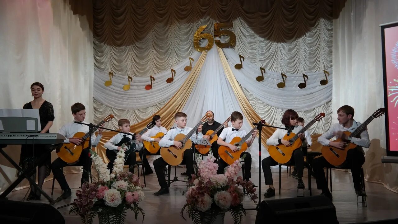 Музыкальная школа 19 саратов. Мбудо дмш. Мбудо дмш. Мбудо дмш. Дмш №9 екатеринбург старое здание.