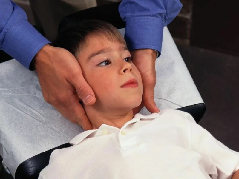 Детей больных эпилепсией. Эпилепсия судороги у детей. Эпилептический припадок у ребенка. Ребенок болеет эпилепсией. Ребенок болеет эпилепсией.