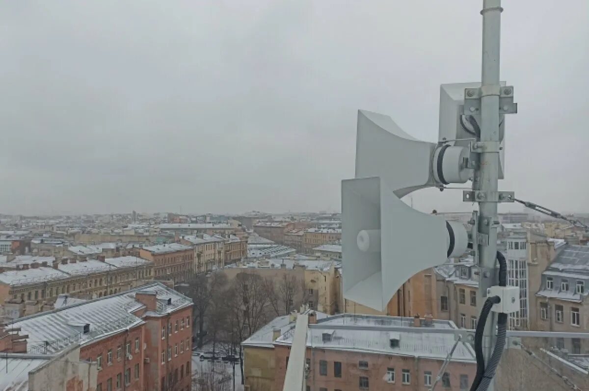 В петербурге воздушная тревога. Громкоговоритель на столбе. Громкоговоритель на крыше. Электросирены для оповещения населения. Электросирены система оповещения населения.