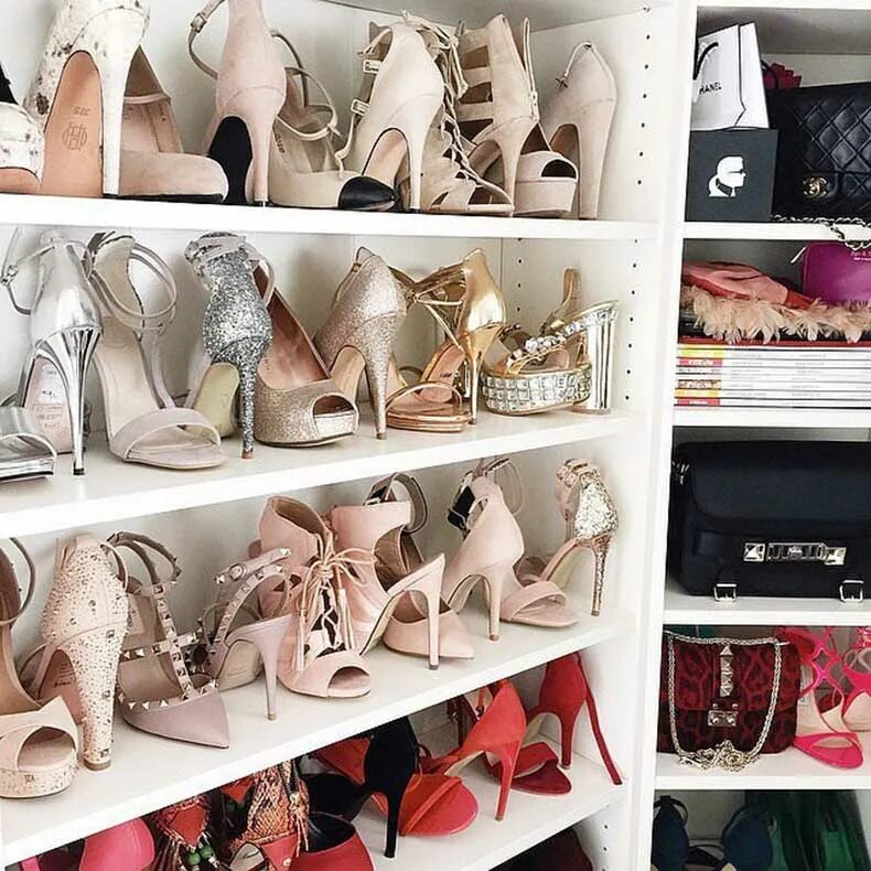 Стеллаж для кроссовок. Комната кроссовок. Мечта каждой девочки. Женский гардероб. Мечта каждой девушки.