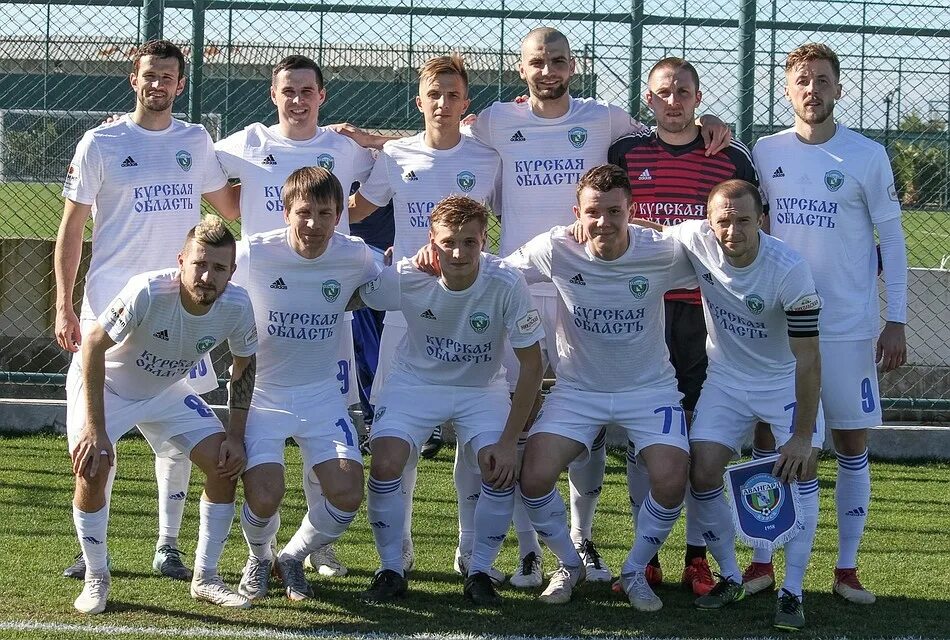 авангард курск эмблема. авангард таганрог футбол. фк авангард форма. футбольные клубы курск. фк авангард таганрог.