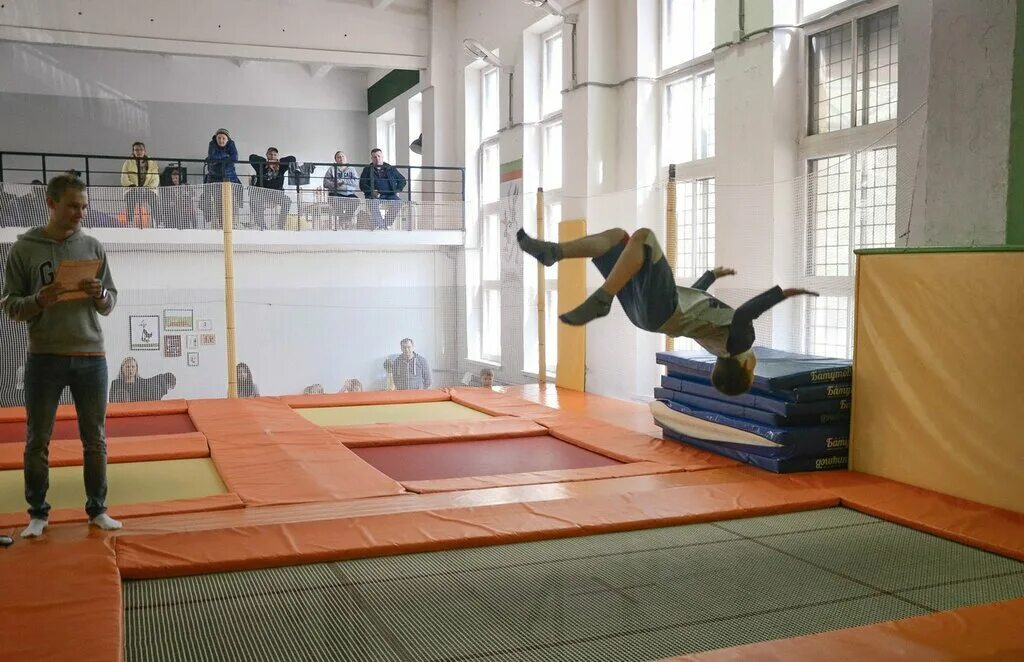 Спортивный батутный центр попрыгайка. Батутный центр битца. Спортивный батутный центр попрыгайка. Батутный центр сальто тобольск. Батутный центр саввино.