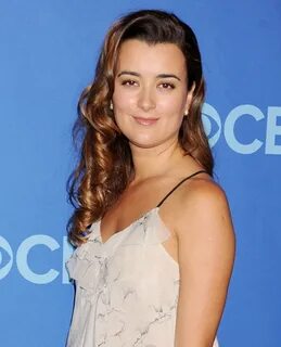 Cote De Pablo Body Measurement, Bra Sizes, Height, Weight - Celeb Body.