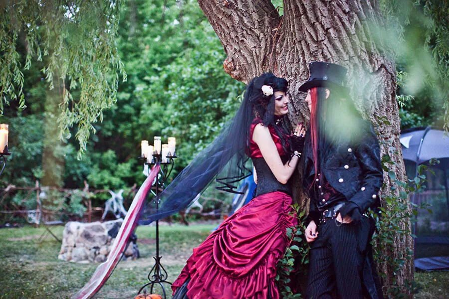 Свадьба в стиле гот. Гот свадьба. Тематическая свадьба. Гот свадьба. Готы свадьба.