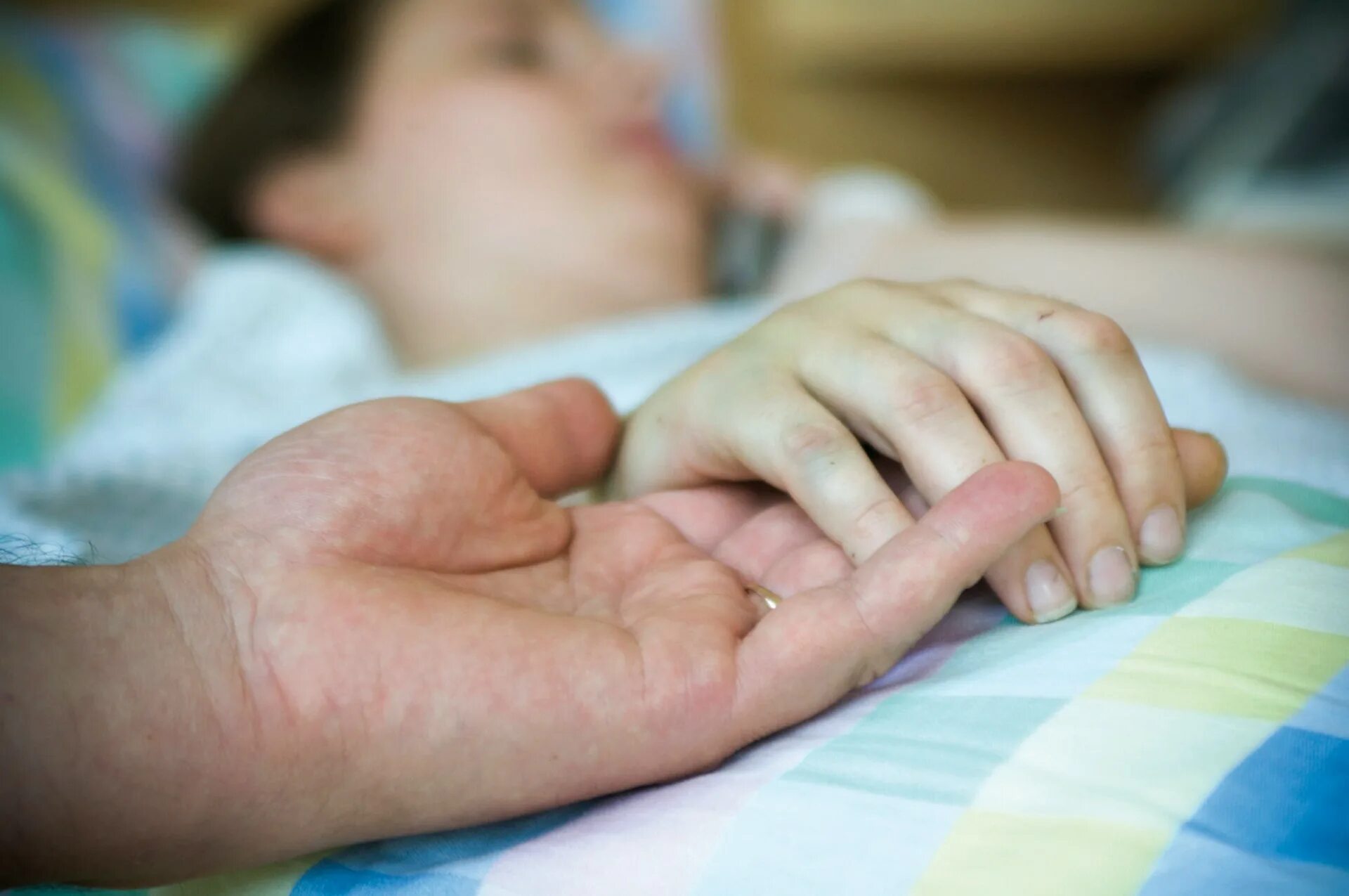 Помогать нуждающимся. Плакат благотворительность. Критерии отбора пациентов для оказания паллиативной помощи является. Рука помощи логотип. Помощь нуждающимся.