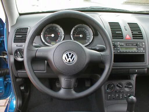 Скрытые функции поло. VW Polo 2000 салон. VW Polo 6n2 салон. Volkswagen Polo IV 2001-2005 салон. Volkswagen Polo 2 салон.