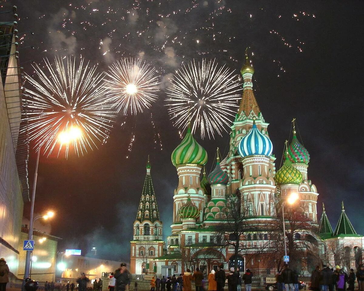 В каком городе самый последний новый год. Храм василия блаженного салют. кремль храм василия блаженного новогодний. собор василия блаженного салют. кремль салют василий блаженный.