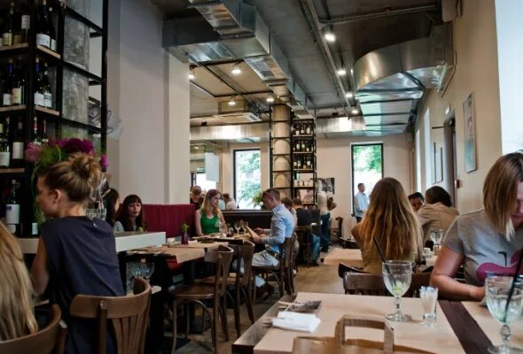 Простые вещи new vintage брестская. Простые вещи на белорусской. Симферополь кафе простые вещи. Простые вещи брестская 41. Простые вещи new vintage ресторан.