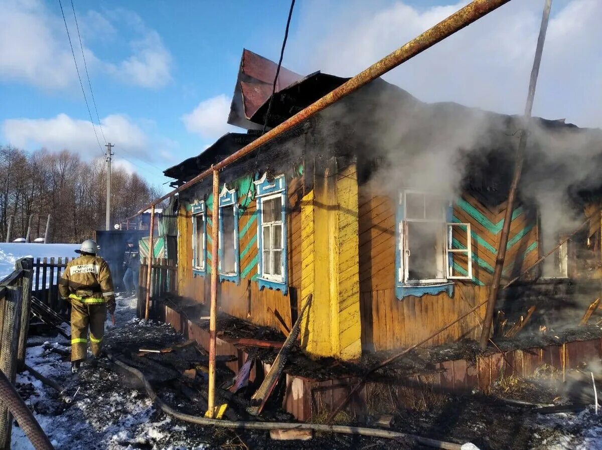 Погода в маисе никольского. Пожар в Пензенской области Никольском районе. Пожар в Никольске Пензенской области вчера. Пожар в Никольске Пензенской области. Пожар в Маисе Пензенской области.