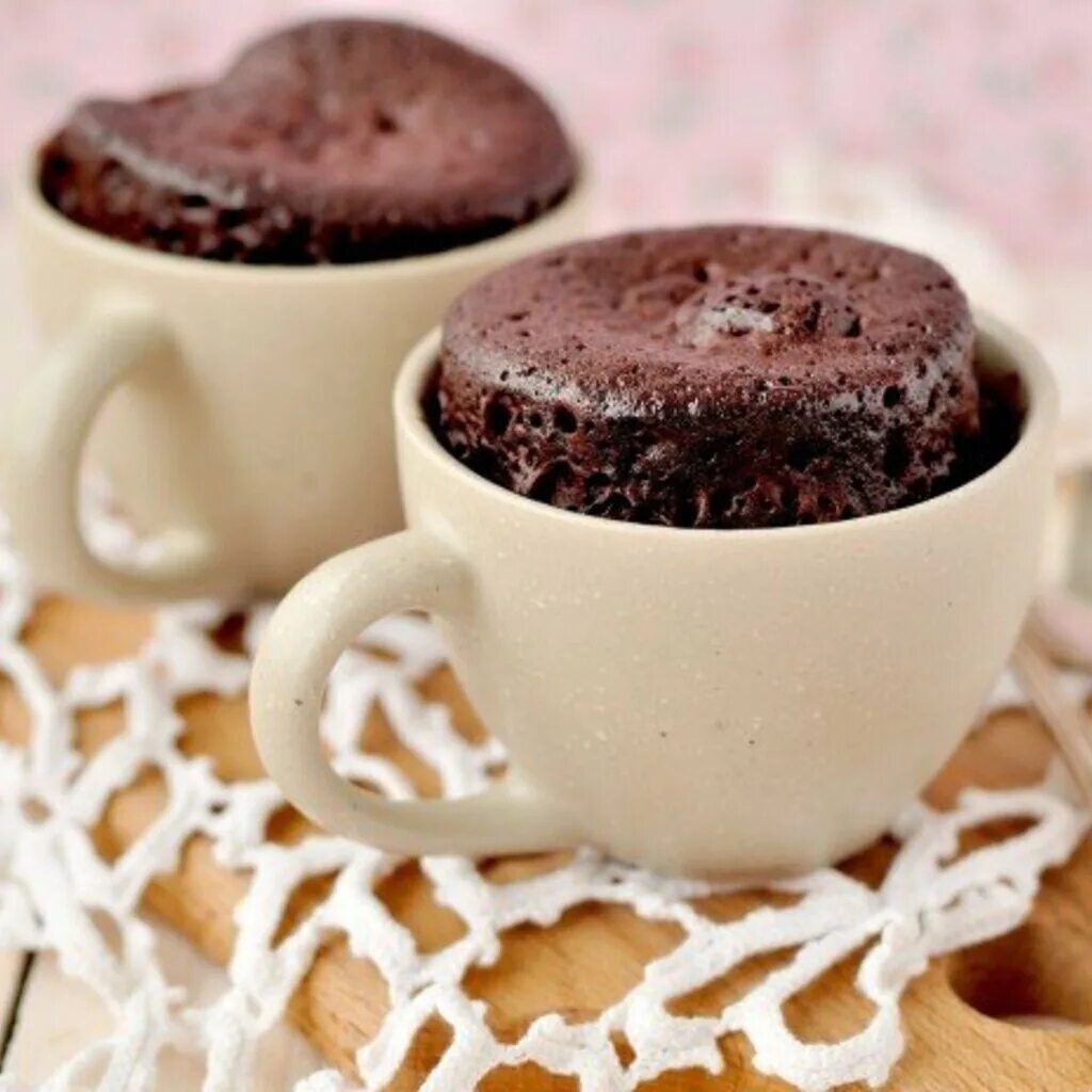 Как приготовить кекс в домашних условиях в микроволновке за 5 минут. Кекс в микроволновке. Завтрак за 2 минуты в микроволновке. Пицца в микроволновке за 5 минут рецепт в чашке. Кекс в микроволновке.