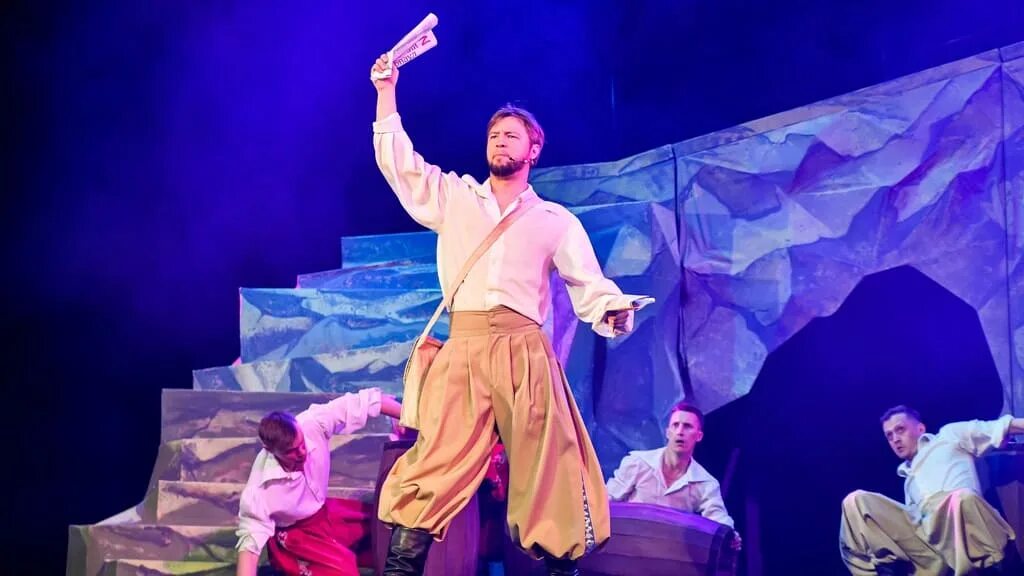 Человек амфибия мюзикл. Человек амфибия барнаул. Человек амфибия барнаул театр. Беляев человек амфибия книга ссср. Человек амфибия барнаул.