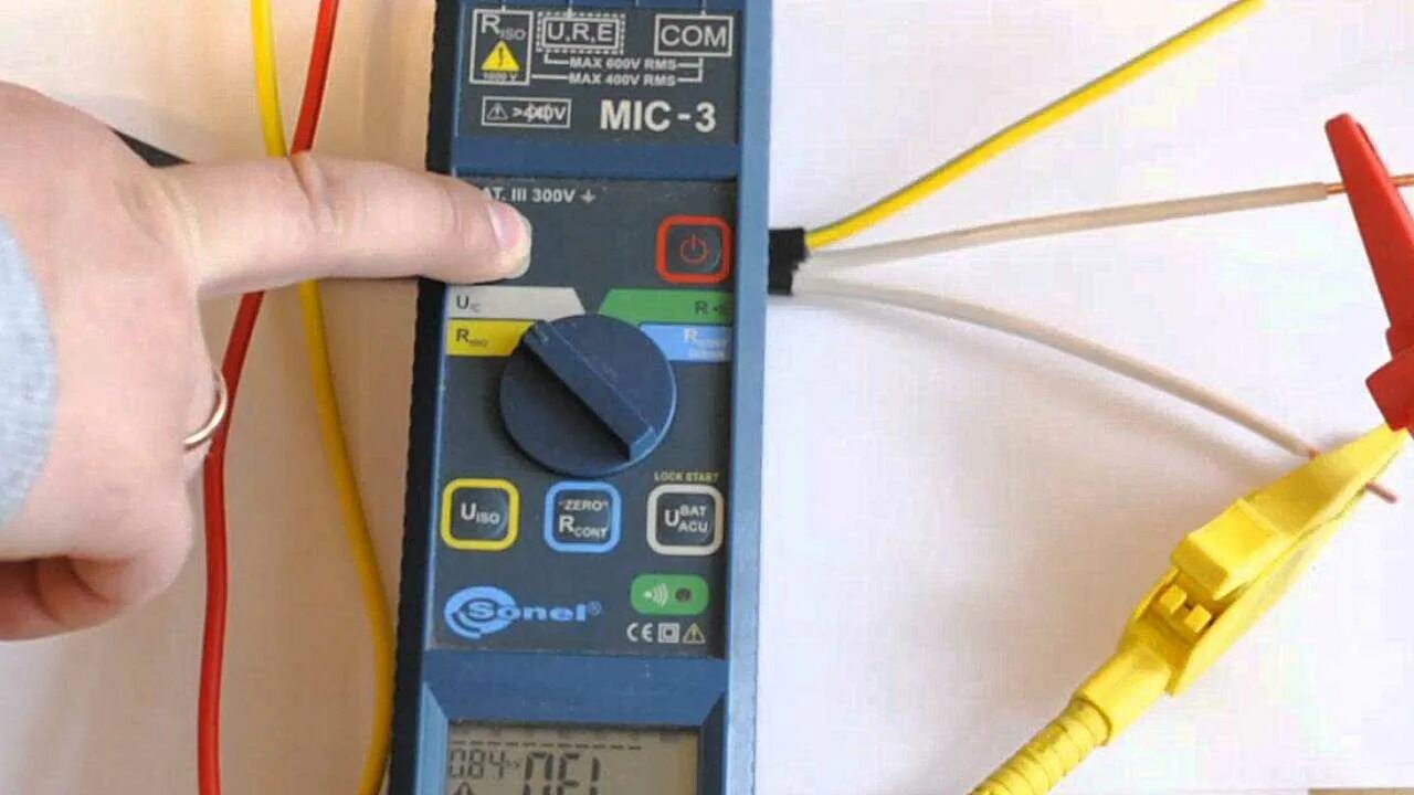 Мегаомметр мегаомметр фаза ноль. Кабельный измеритель сопротивления изоляции 1. Измерение изоляции кабеля мегаомметром. Mic 3 мегаомметр. Измерение сопротивление изоляции проводов и кабелей