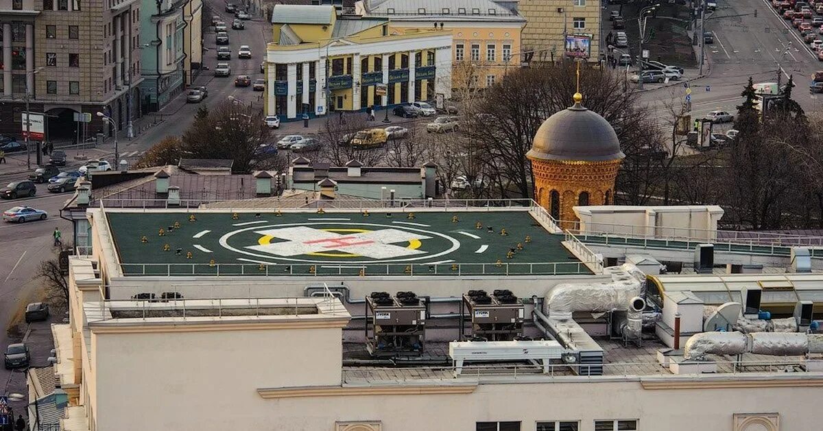 Вертолетная площадка на крыше. Вертолетная площадка ватикана. вертолетная площадка на кровле. вертолетная площадка на крыше здания.