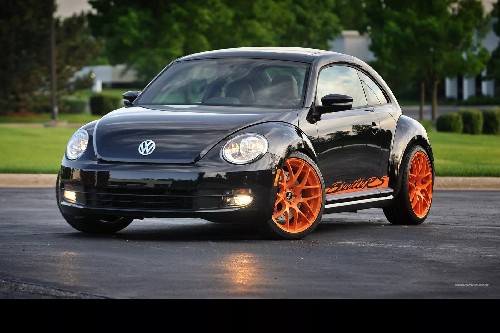 Porsche volkswagen. Фольксваген Жук Битл. Фольксваген Жук и Порше 911. VW Beetle gt3. Volkswagen New Beetle 2012.