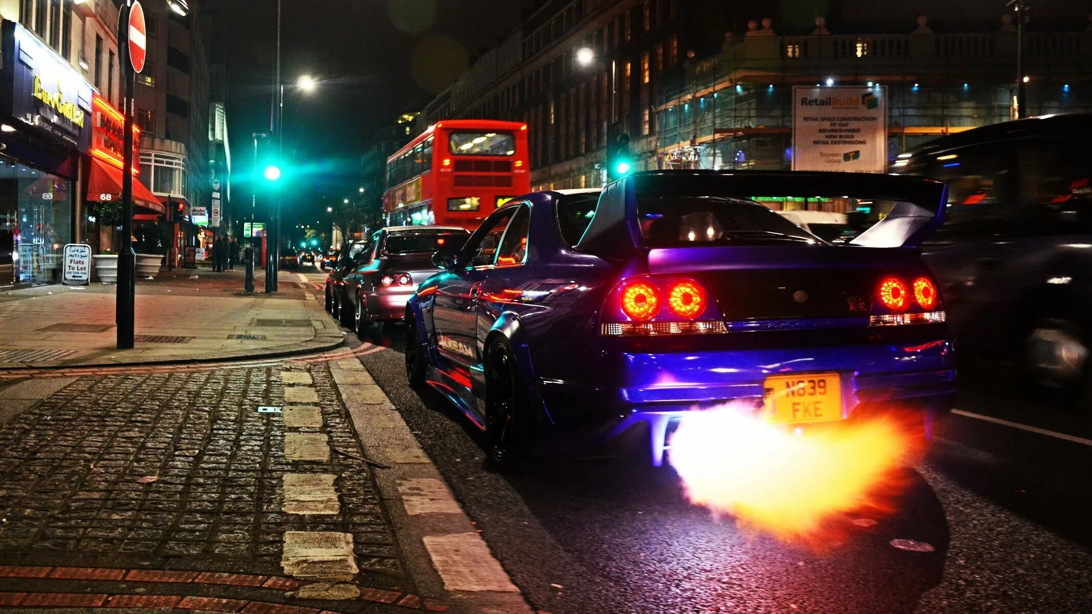 Ночь тачки. Nissan GTR r33 Skyline ночью. Nissan Skyline GTR r33 Wallpaper. Nissan Skyline r33 гонки. R33 Skyline 4.