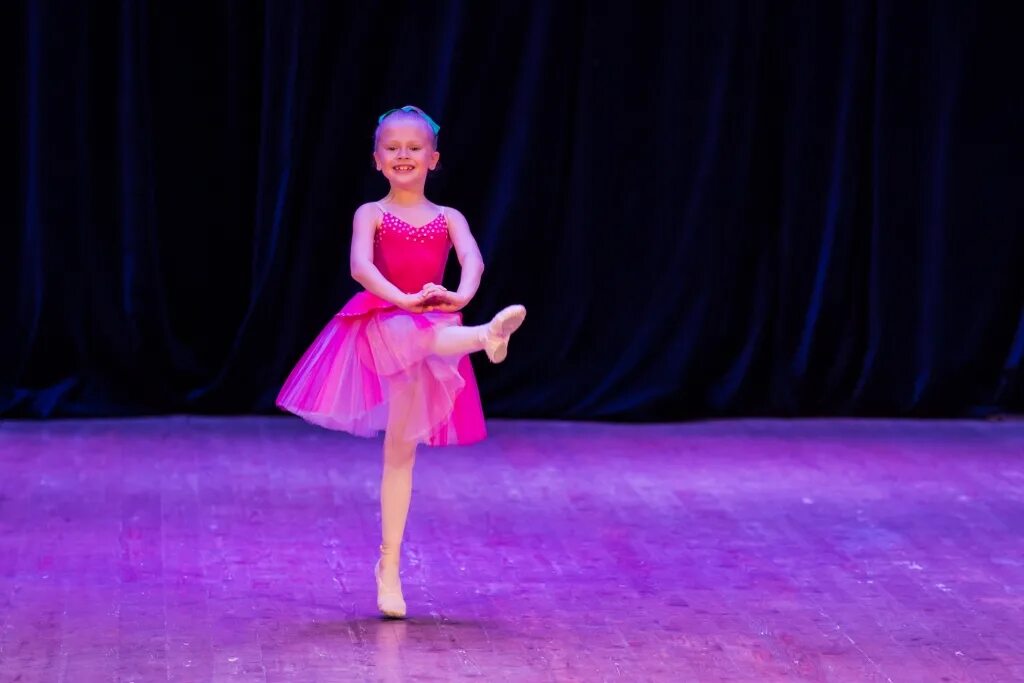 Вариация детское па де де. Фея драже из балета. Отсталые дети. Вариация детское па де де. Детские вариации.