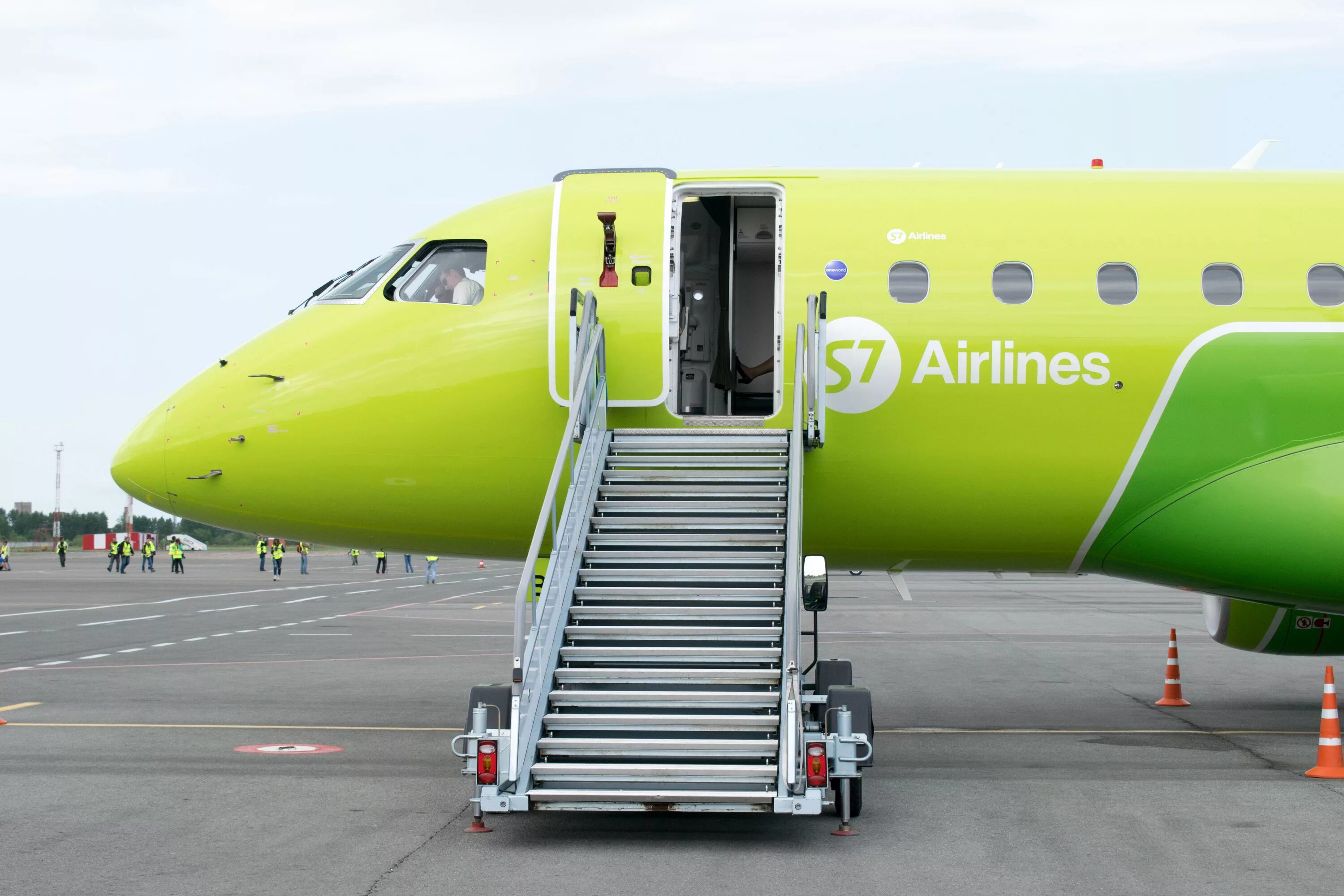 Эмбраер 170 s7. Embraer 170 s7 Новосибирск. Самолёт s7 Airlines Embraer 170. Embraer 170 s7 кабина.