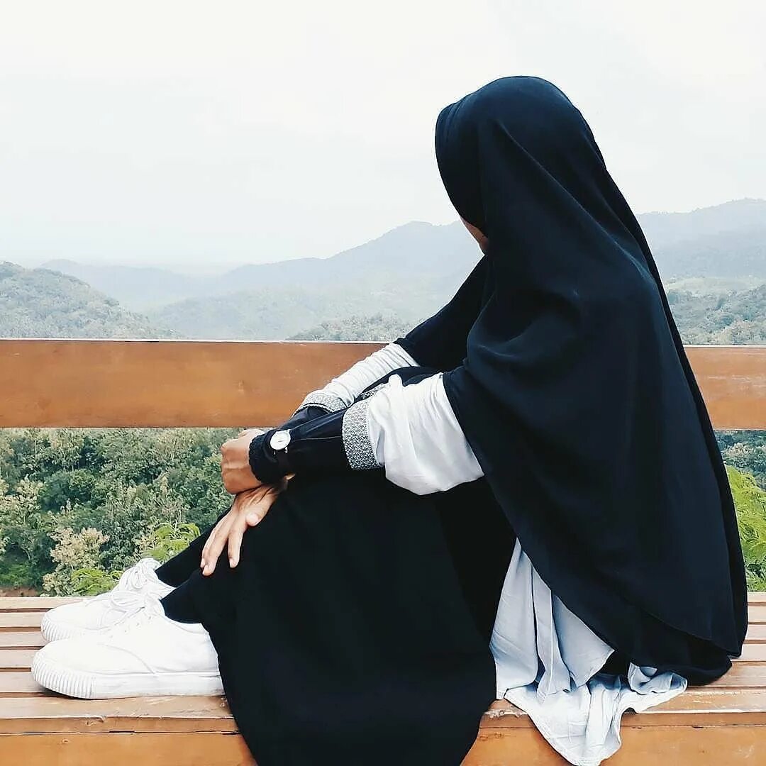 Красивые девушки в хиджабе. Мусульманка в хиджабе. Исламские девушки в хиджабе. Счастливая мусульманка.