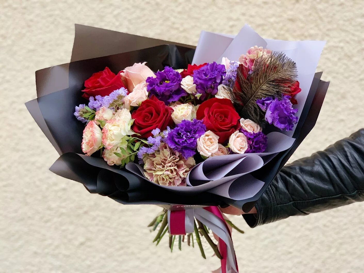 Букет цветов директору школы женщине. Строгий букет. Удэ. Директор букет. Директор букет.