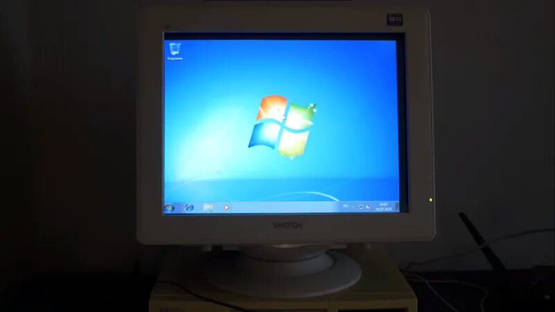 Установка windows на старом компьютере. Старый монитор. виндовс на старом пк. пк 1998 года. пузатый монитор.