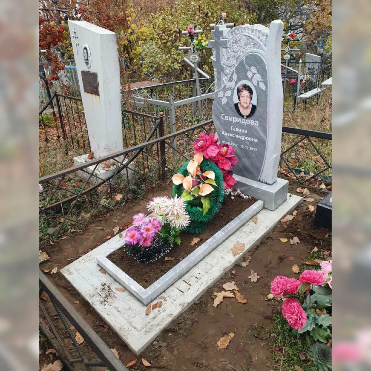 Памятник на могилу в тольятти. Фотографии памятников из мрамора. памятники мрамор могилу. мраморные памятники на кладбище. цветные памятники на могилу.
