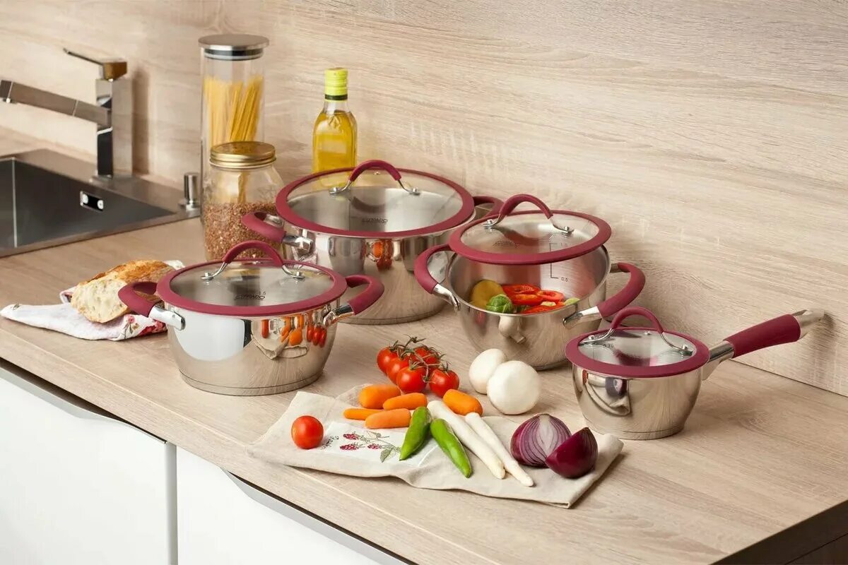 Посуда для приготовления блюд должна быть эмалированная. Посуда. Кухонная утварь. Посуда для готовки. Кухонные принадлежности кастрюли.