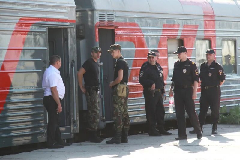 Полицейские на кавказе. Командировки полицейских на кавказ. Красноярская полиция на украине. Командировка полицейских. Провожают полицейских в командировку.