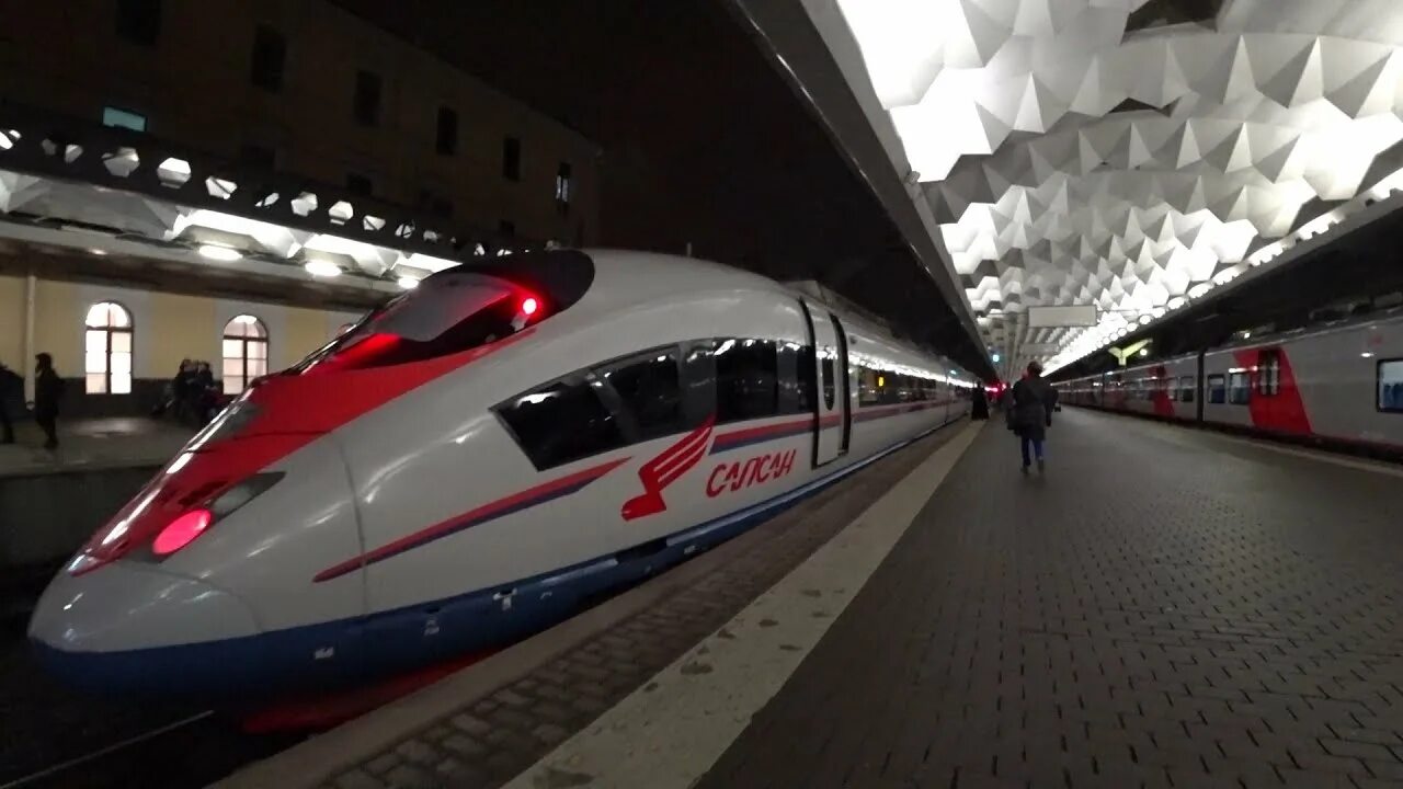 Сапсан 776а. Купе переговорная сапсан. Поезд сапсан москва санкт-петербург. Сапсан поезд летит. Сапсан 770а.