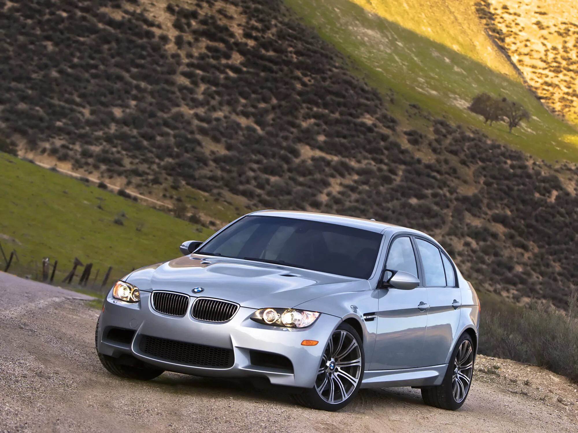 Бмв 3 90. BMW 3 e90. BMW m3 e90. BMW 3 e90 седан. BMW m3 e90 седан.