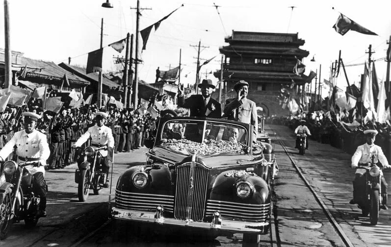 1957 год первый в истории. Визит Ворошилова в Китай. Мао визит 1957. Китай 1957. СССР И Китай 1957.