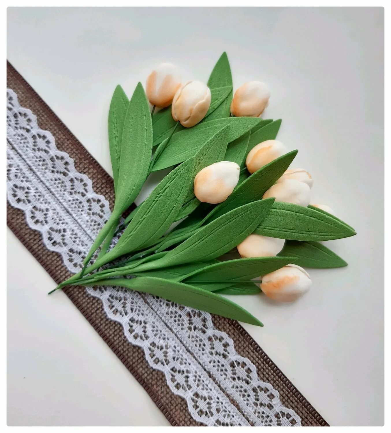 Тюльпаны из фоамирана мастер класс для начинающих. Тюльпаны из фоамирана. Тюльпаны из фоамирана. Как сделать тюльпаны из фоамирана. Тюльпаны из фоамирана в корзине.